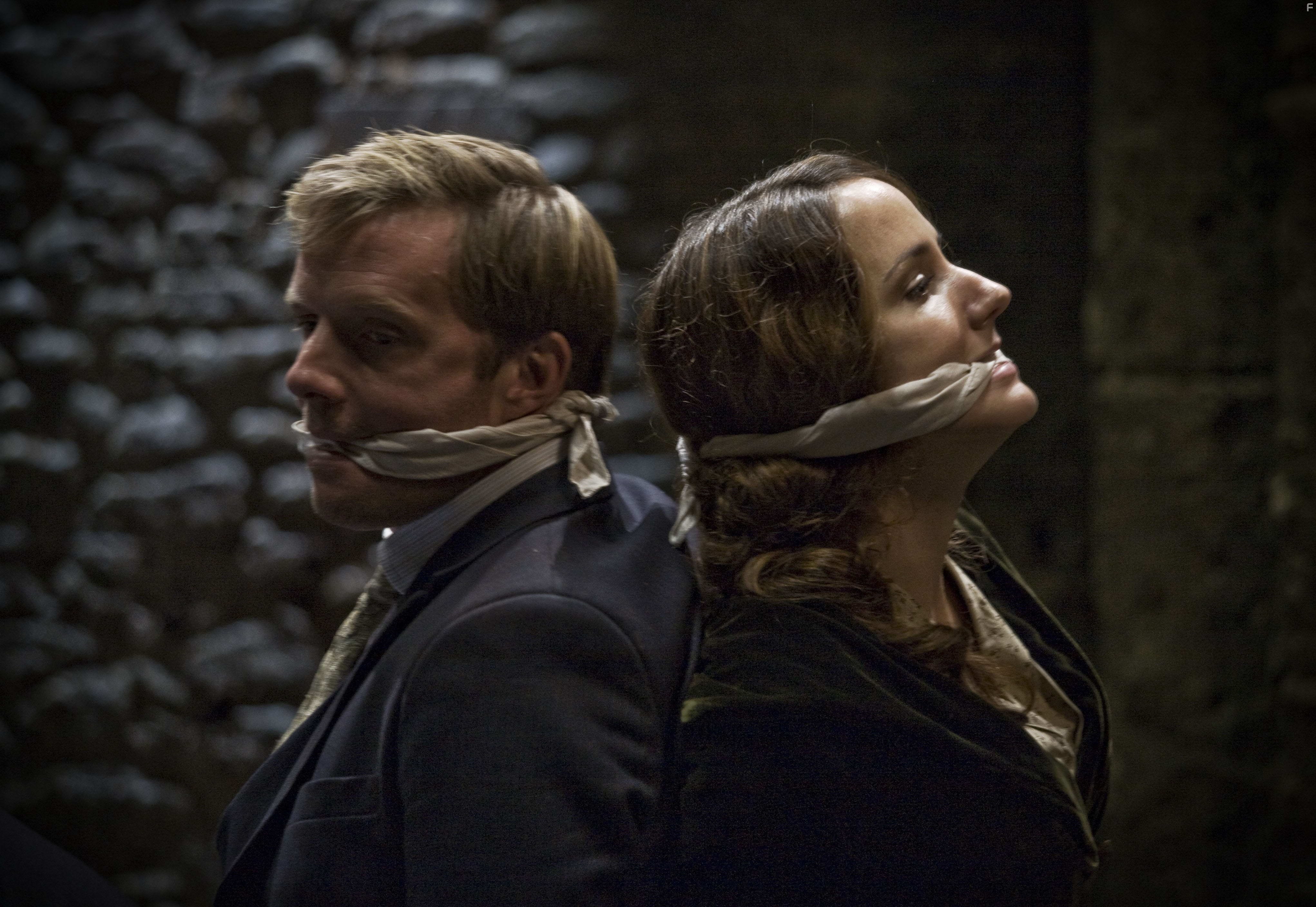 Rupert Penry-Jones and Lydia Leonard in 39 ступеней (2008)