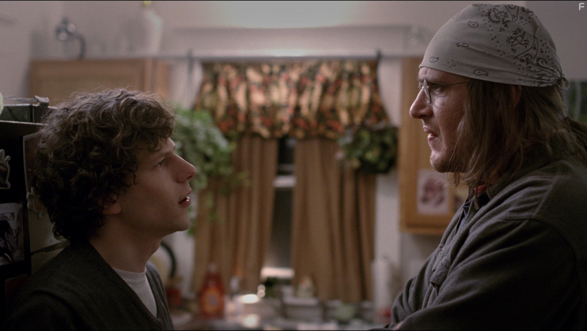 Jesse Eisenberg and Jason Segel in Конец тура (2015)