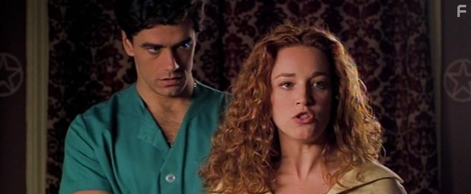 Toni Cant? and Cristina Marcos in Pon un hombre en tu vida (1996)