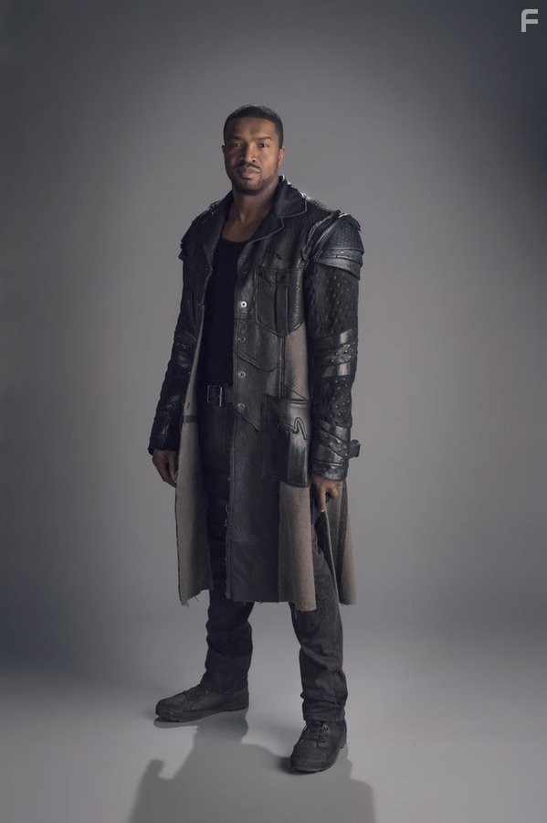 Roger Cross in Тёмные дела (2015)