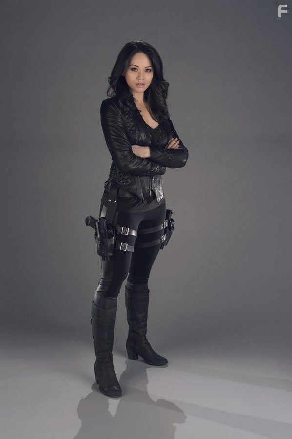 Melissa O'Neil in Тёмные дела (2015)