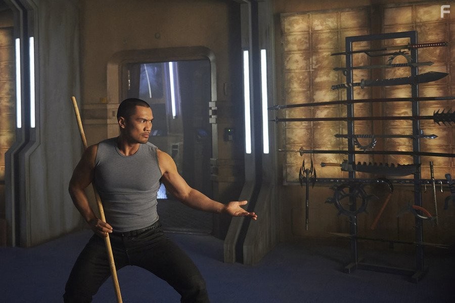 Alex Mallari Jr. in Тёмные дела (2015)