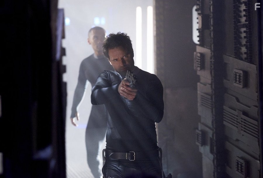 Anthony Lemke in Тёмные дела (2015)