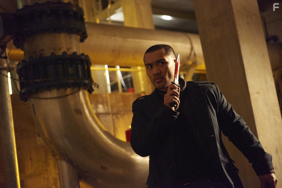 Alex Mallari Jr. in Тёмные дела (2015)