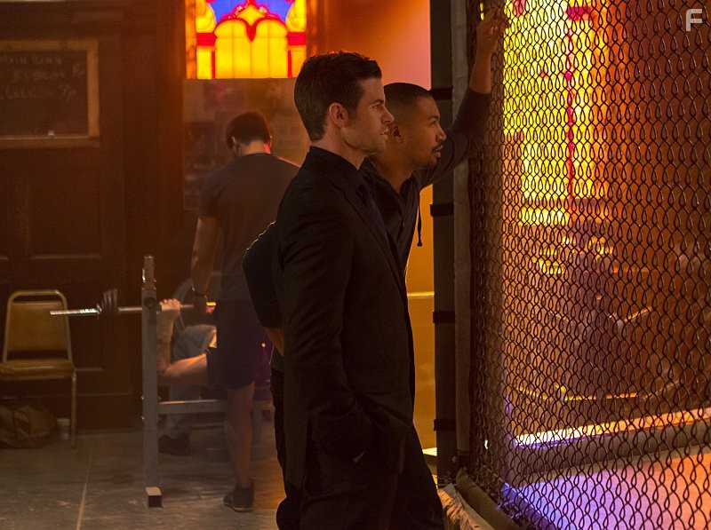 Daniel Gillies and Charles Michael Davis in Древние (2013)