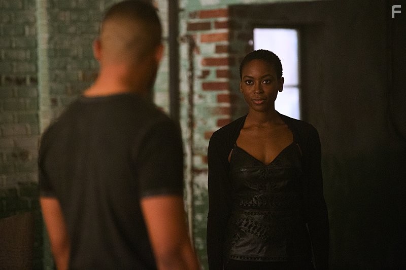 Charles Michael Davis and Tracy Ifeachor in Древние (2013)