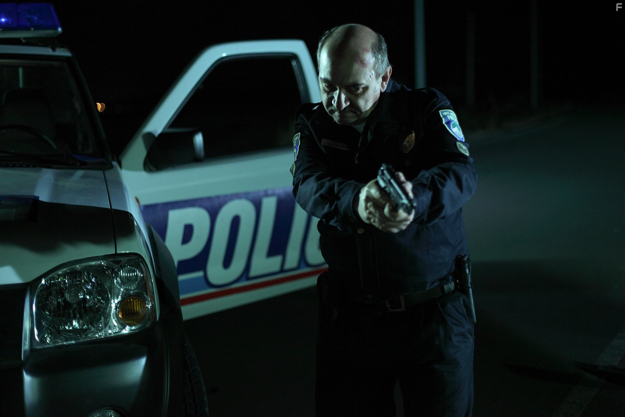 Luis Gnecco in Незнакомец (2014)