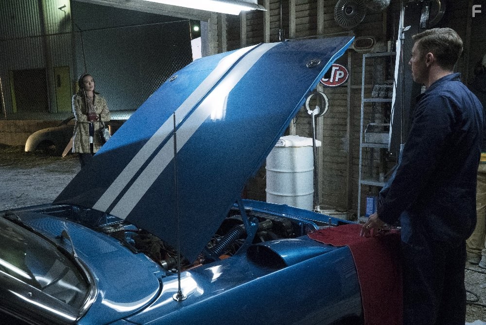 Bret Harrison and Odette Annable in Клуб жен астронавтов (2015)