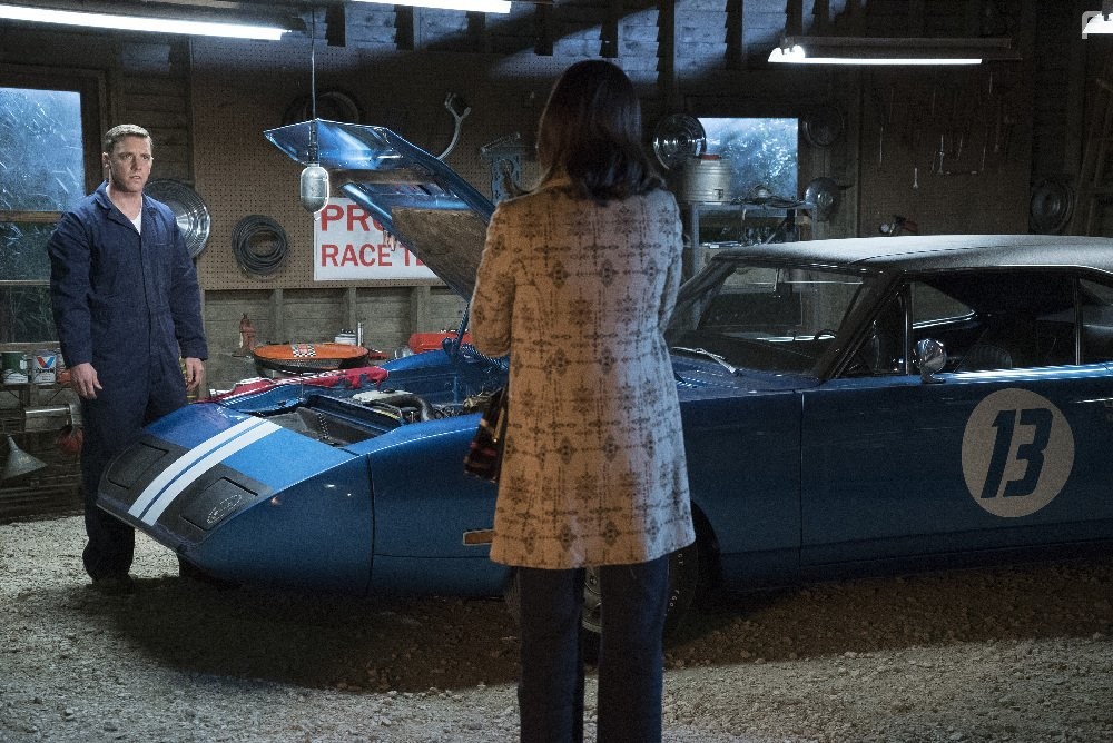 Bret Harrison and Odette Annable in Клуб жен астронавтов (2015)