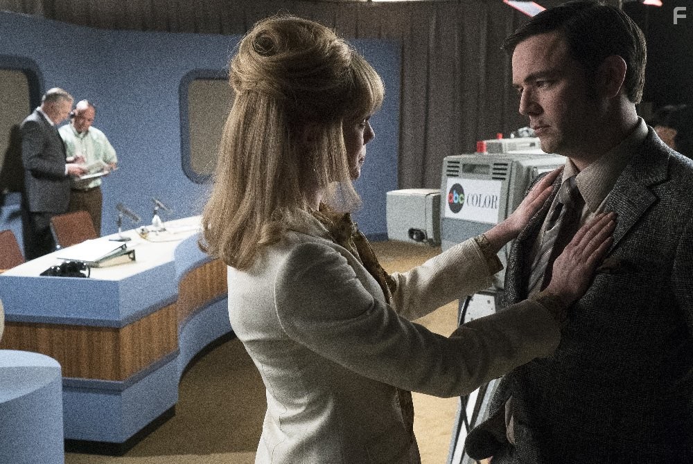 Aaron McCusker and Zoe Boyle in Клуб жен астронавтов (2015)