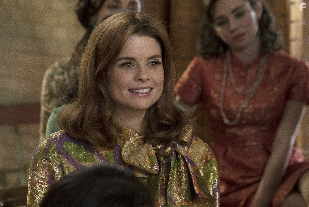 JoAnna Garcia Swisher in Клуб жен астронавтов (2015)
