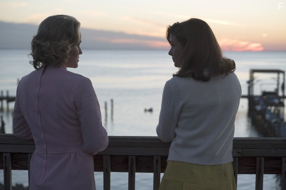 JoAnna Garcia Swisher in Клуб жен астронавтов (2015)