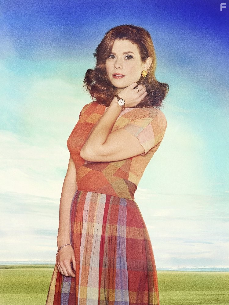 JoAnna Garcia Swisher in Клуб жен астронавтов (2015)