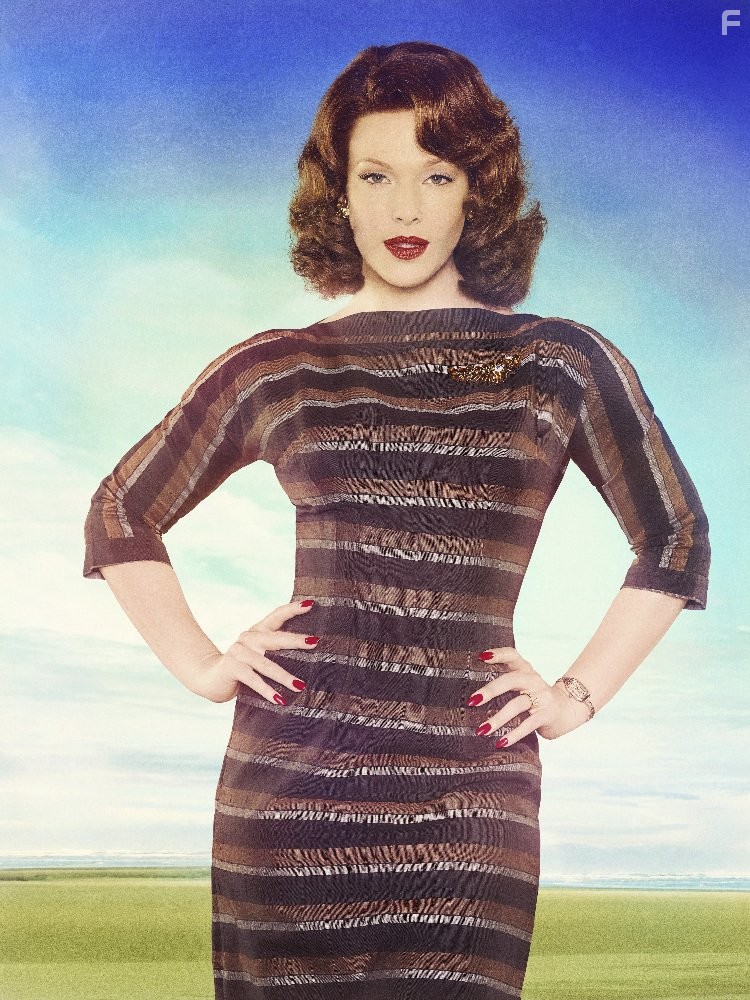 Erin Cummings in Клуб жен астронавтов (2015)