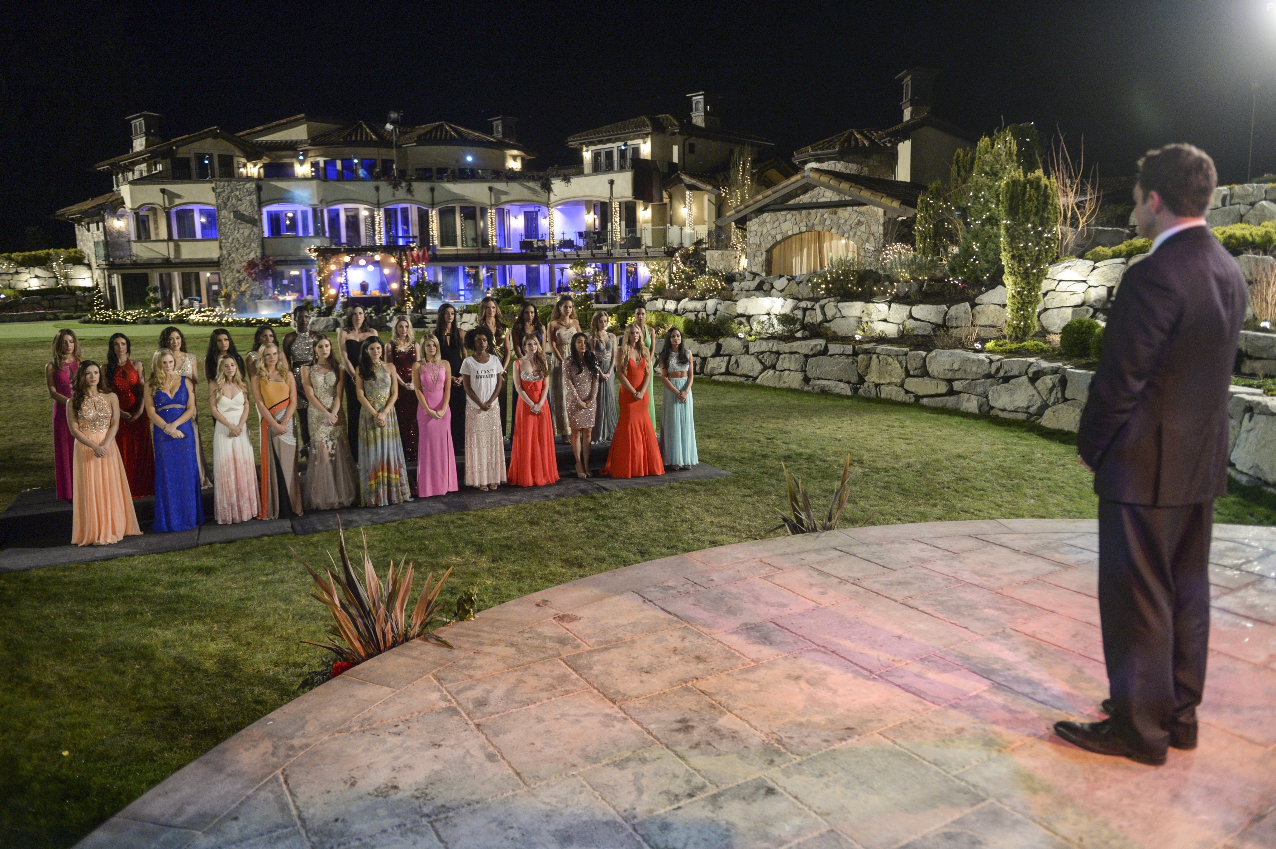 Brennan Elliott, Elizabeth Whitmere, Monique Ganderton, Sunita Prasad, Kim Matula, Karissa Tynes, Meagan Tandy, Lindsay Musil, Monica Barbaro, Den?e Benton, and Jessica Sipos in Нереально (2015)