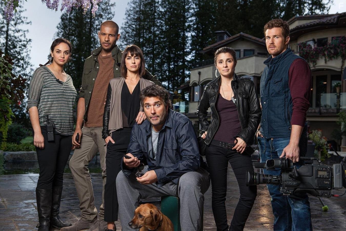 Shiri Appleby, Craig Bierko, Constance Zimmer, Jeffrey Bowyer-Chapman, Josh Kelly, and Aline Elasmar in Нереально (2015)