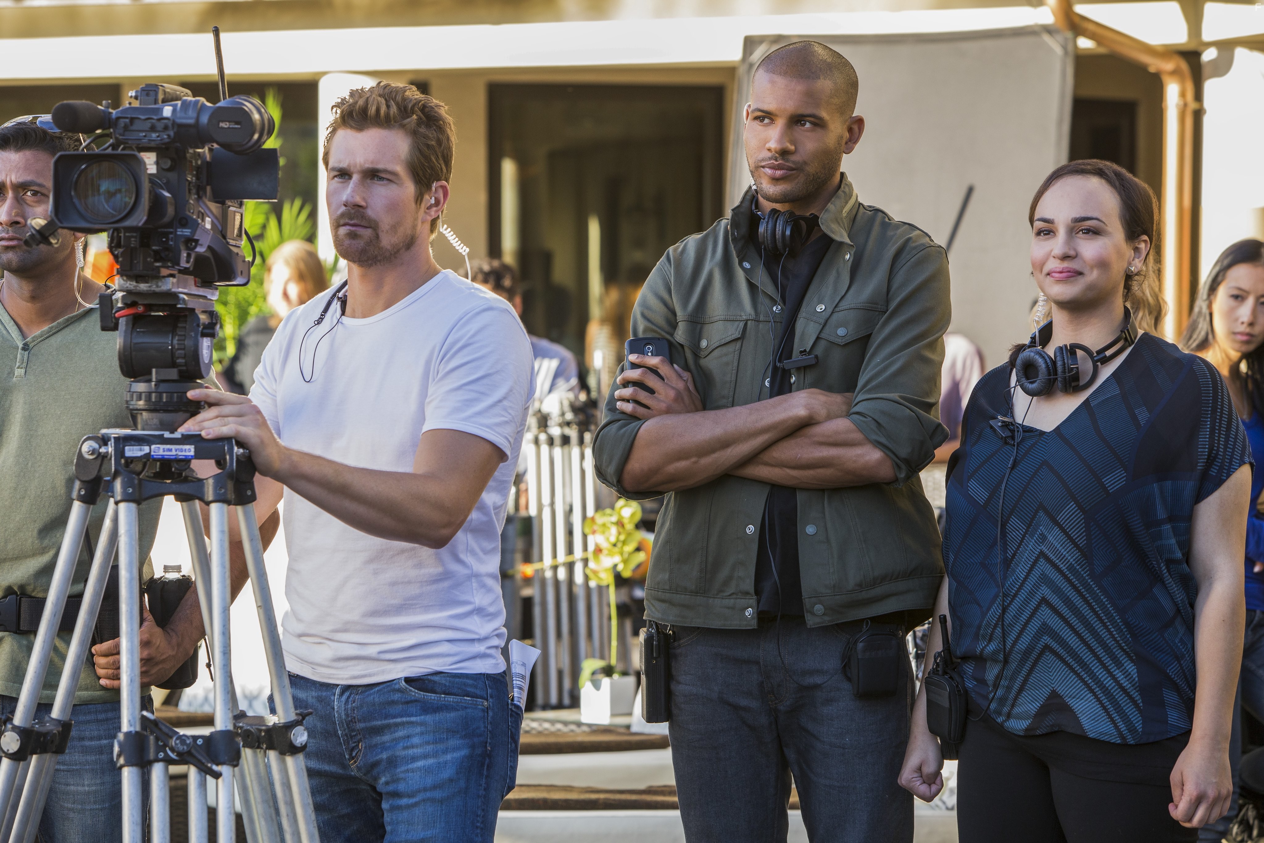 Jeffrey Bowyer-Chapman, Josh Kelly, and Aline Elasmar in Нереально (2015)