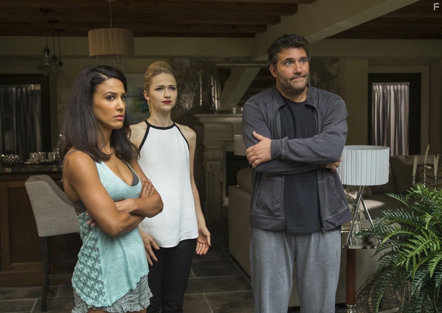 Craig Bierko, Christie Laing, and Johanna Braddy in Нереально (2015)