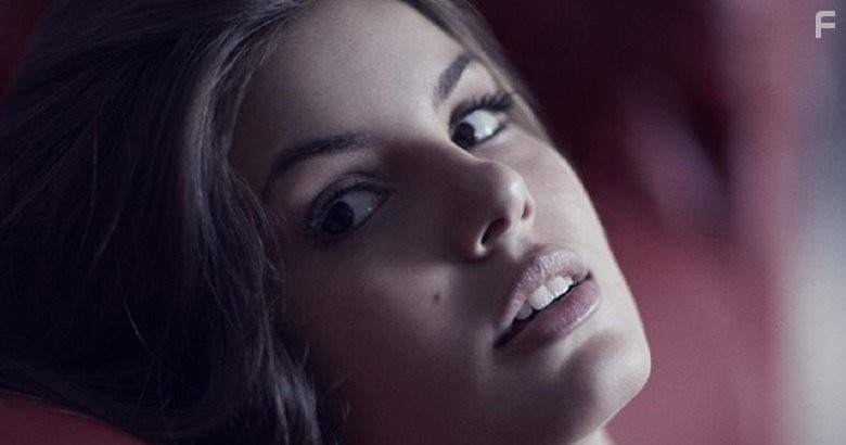 Camila Queiroz in Verdades Secretas (2015)