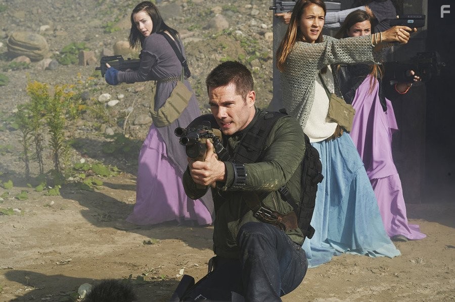 Luke Macfarlane and  in Киллджойс (2015)