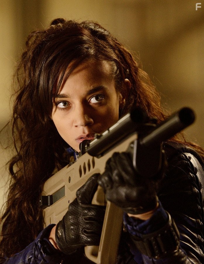 Hannah John-Kamen in Киллджойс (2015)