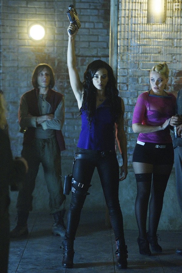 Hannah John-Kamen and  in Киллджойс (2015)