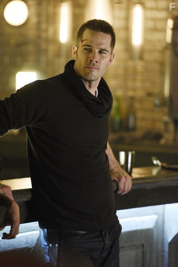 Luke Macfarlane in Киллджойс (2015)