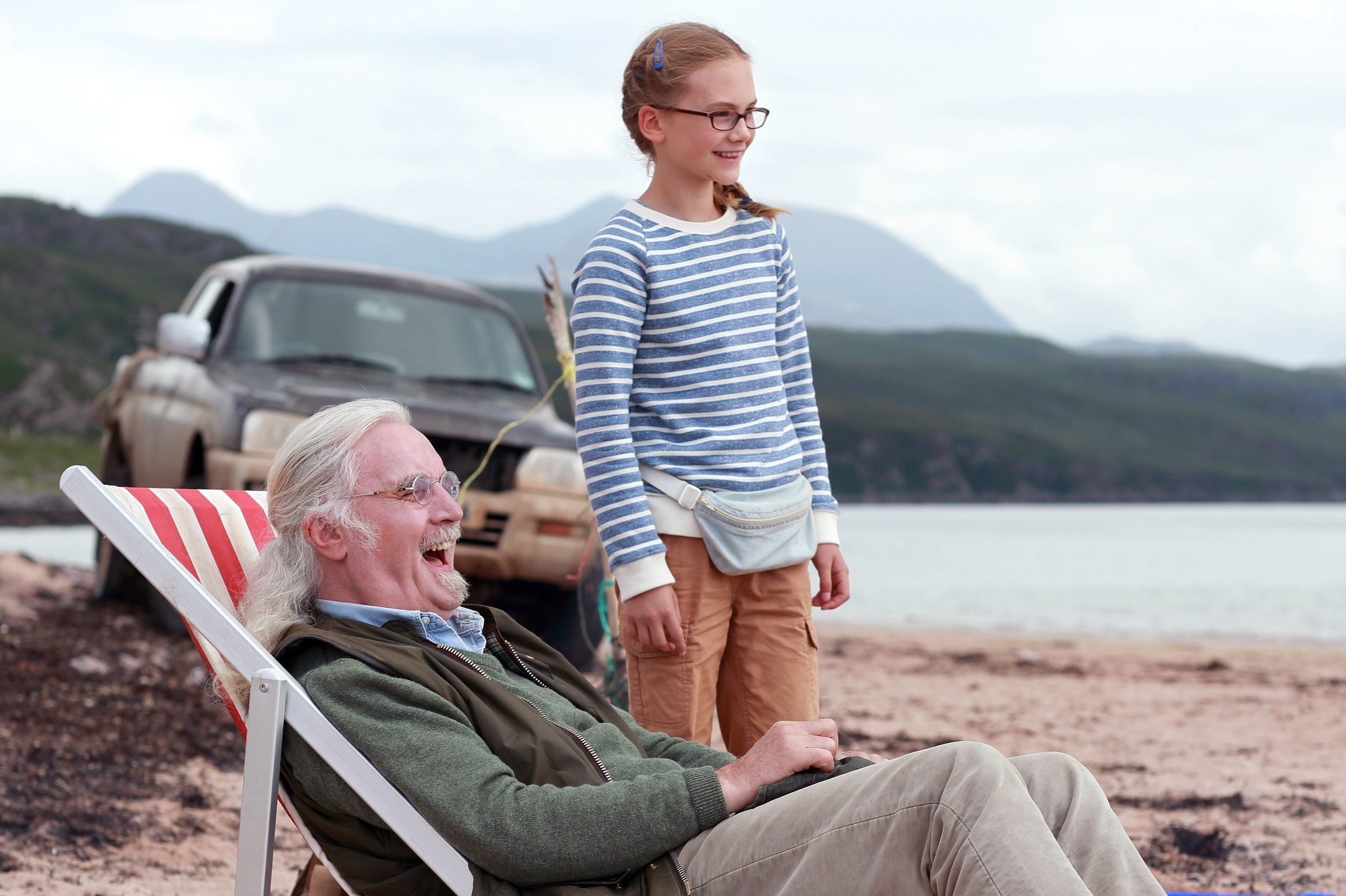 Billy Connolly and Emilia Jones in Каникулы мечты (2014)