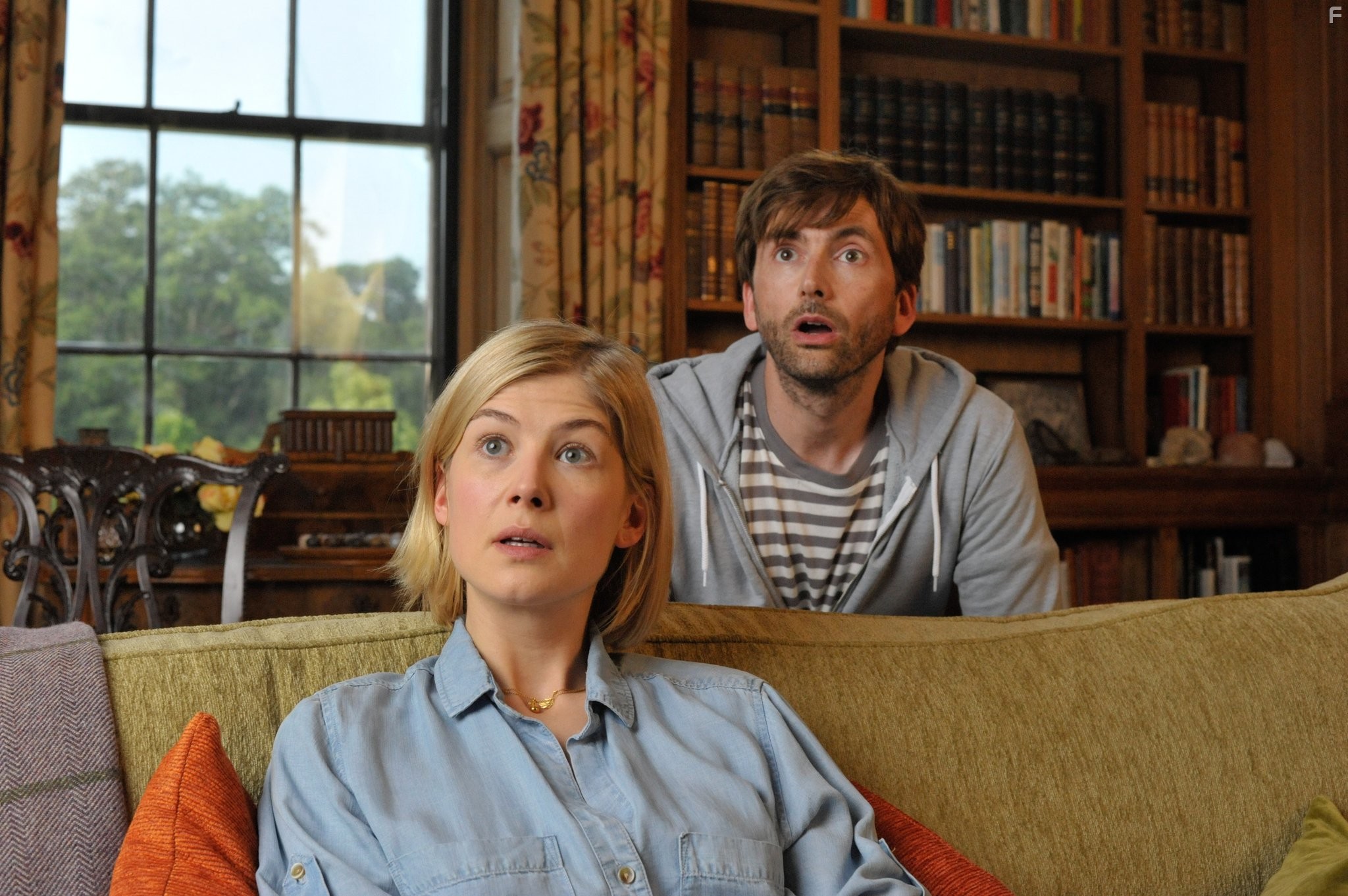 Rosamund Pike and David Tennant in Каникулы мечты (2014)