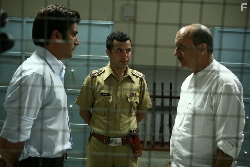 Anupam Kher and Jimmy Shergill in Среда (2008)