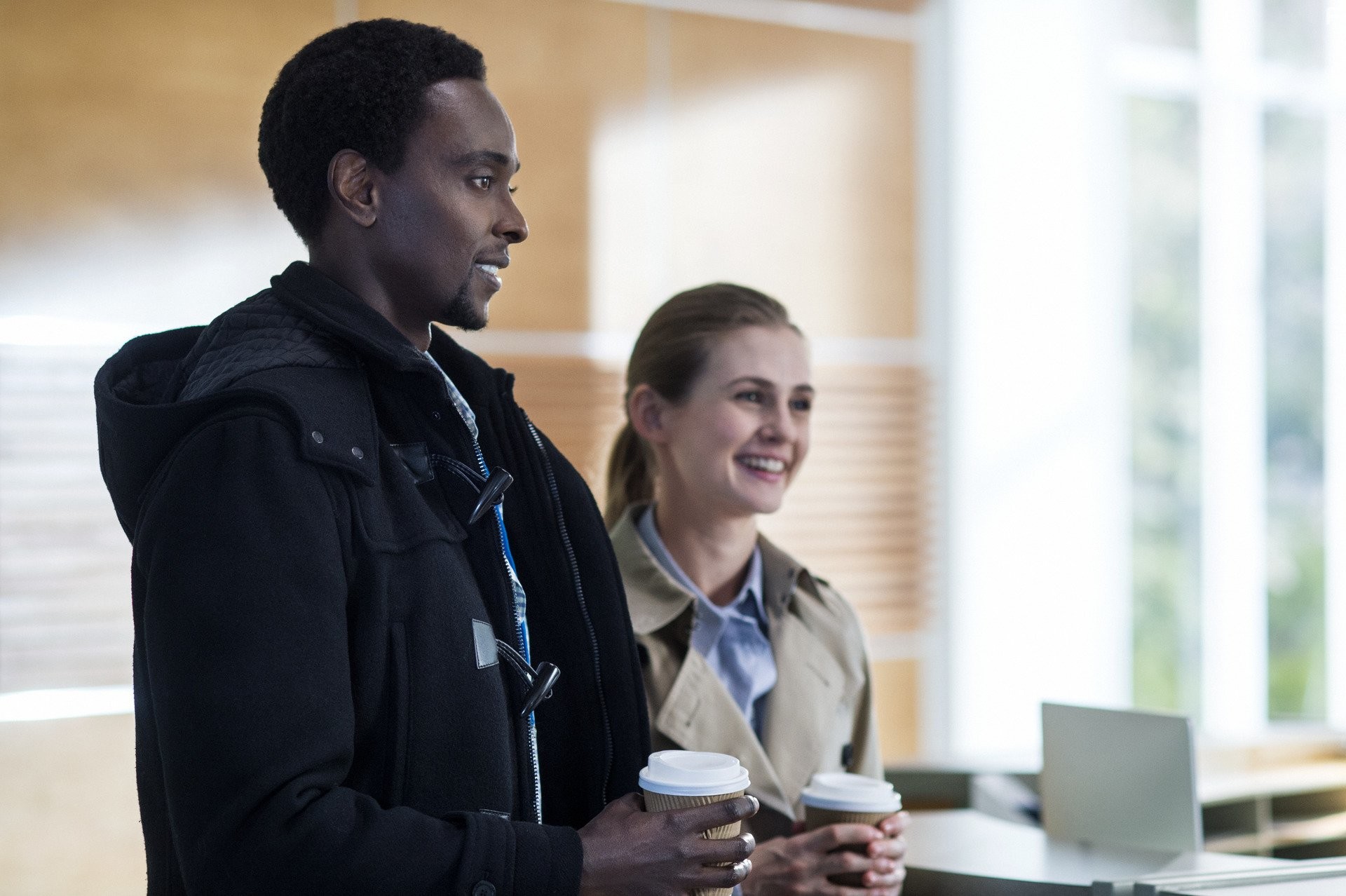 Edi Gathegi, Caroline Kaplan, and  in Доказательство (2015)