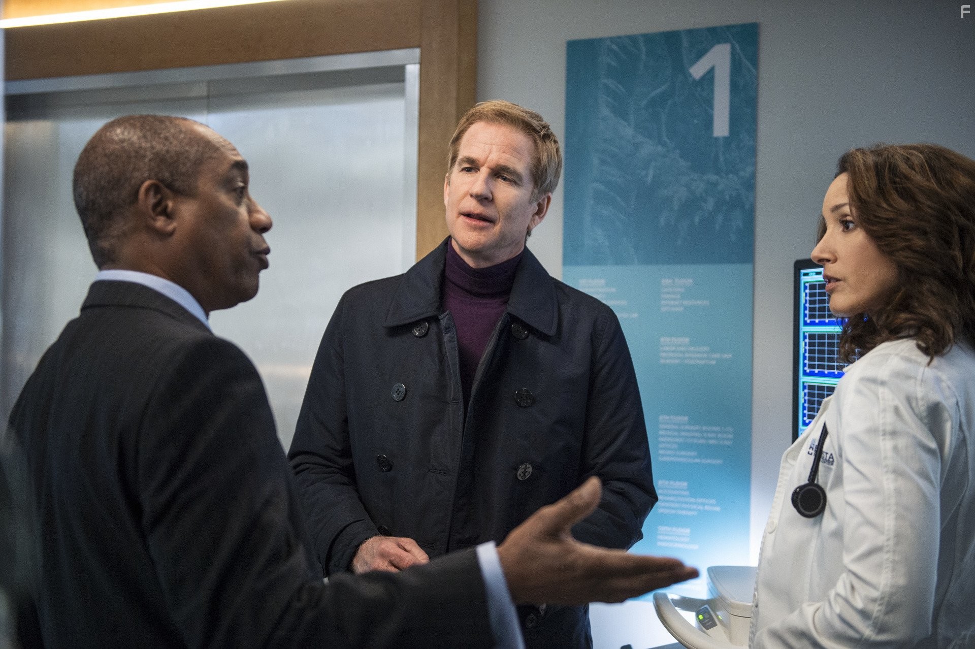 Matthew Modine, Jennifer Beals, and Joe Morton in Доказательство (2015)