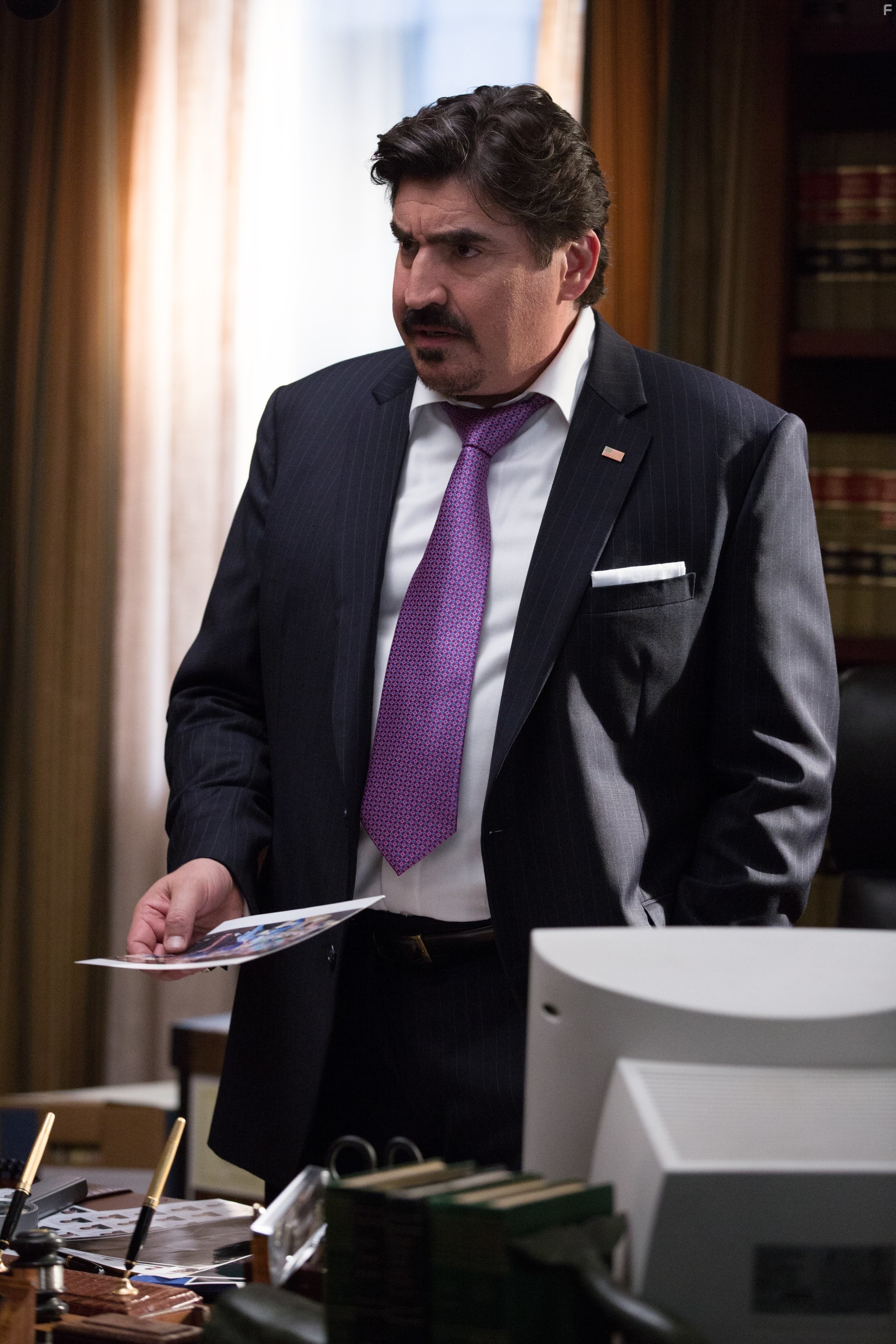 Alfred Molina in Тайна в их глазах (2015)