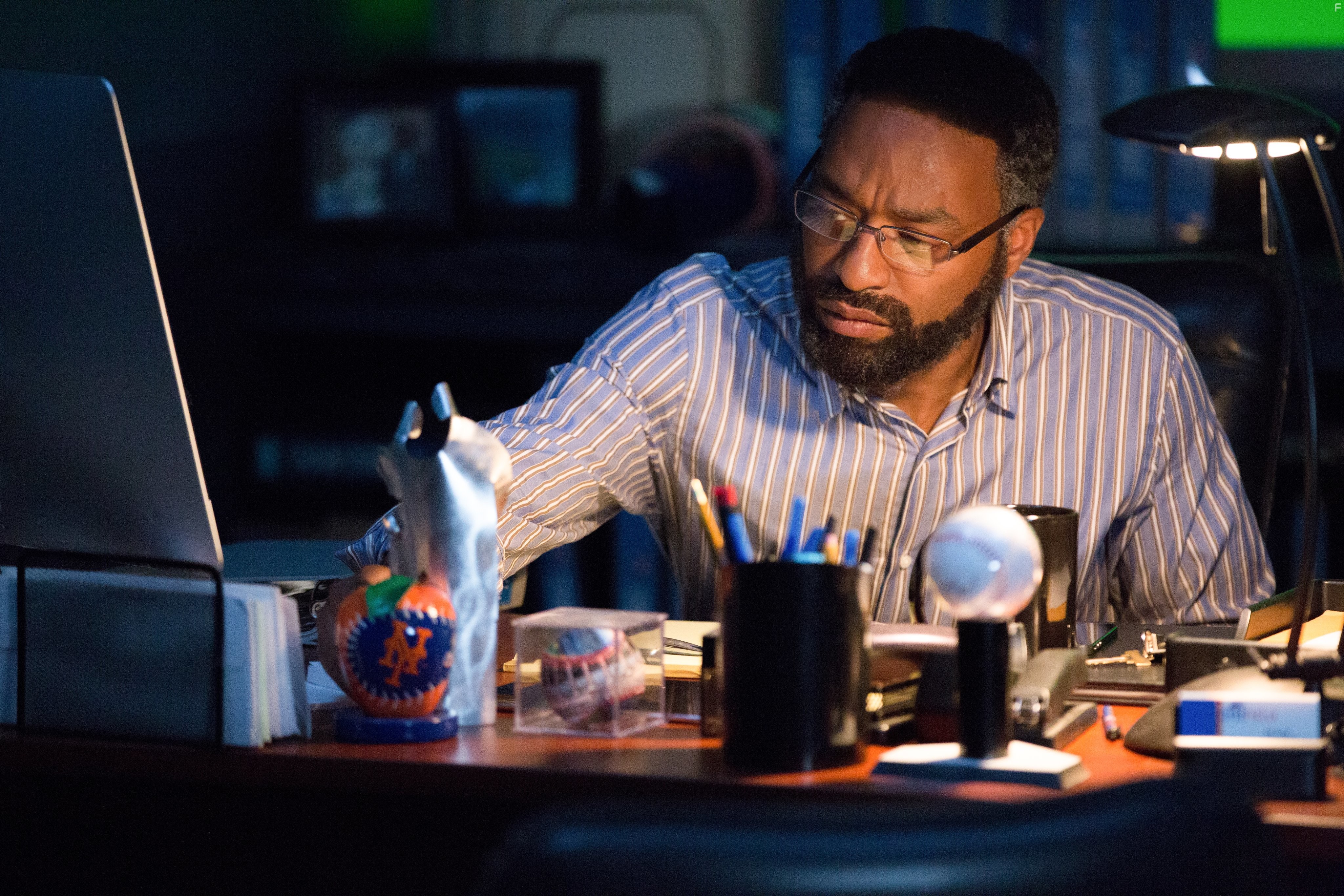 Chiwetel Ejiofor in Тайна в их глазах (2015)
