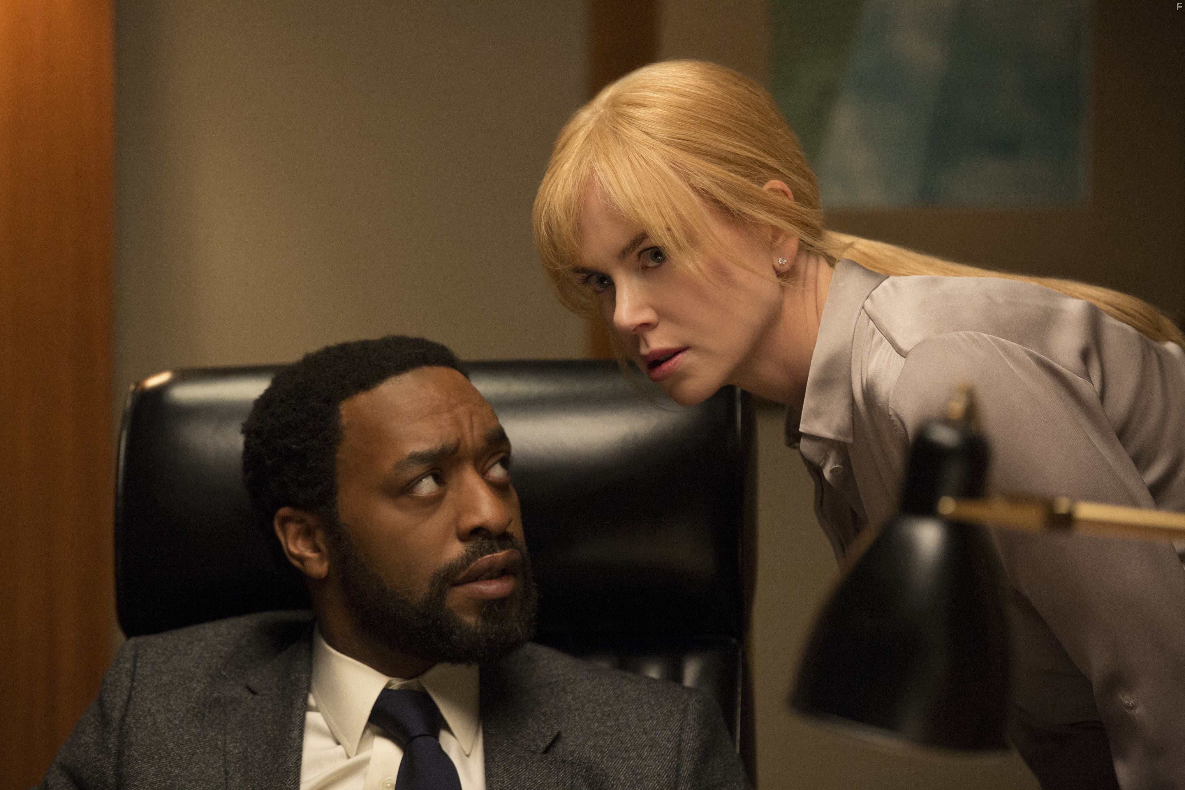 Nicole Kidman and Chiwetel Ejiofor in Тайна в их глазах (2015)