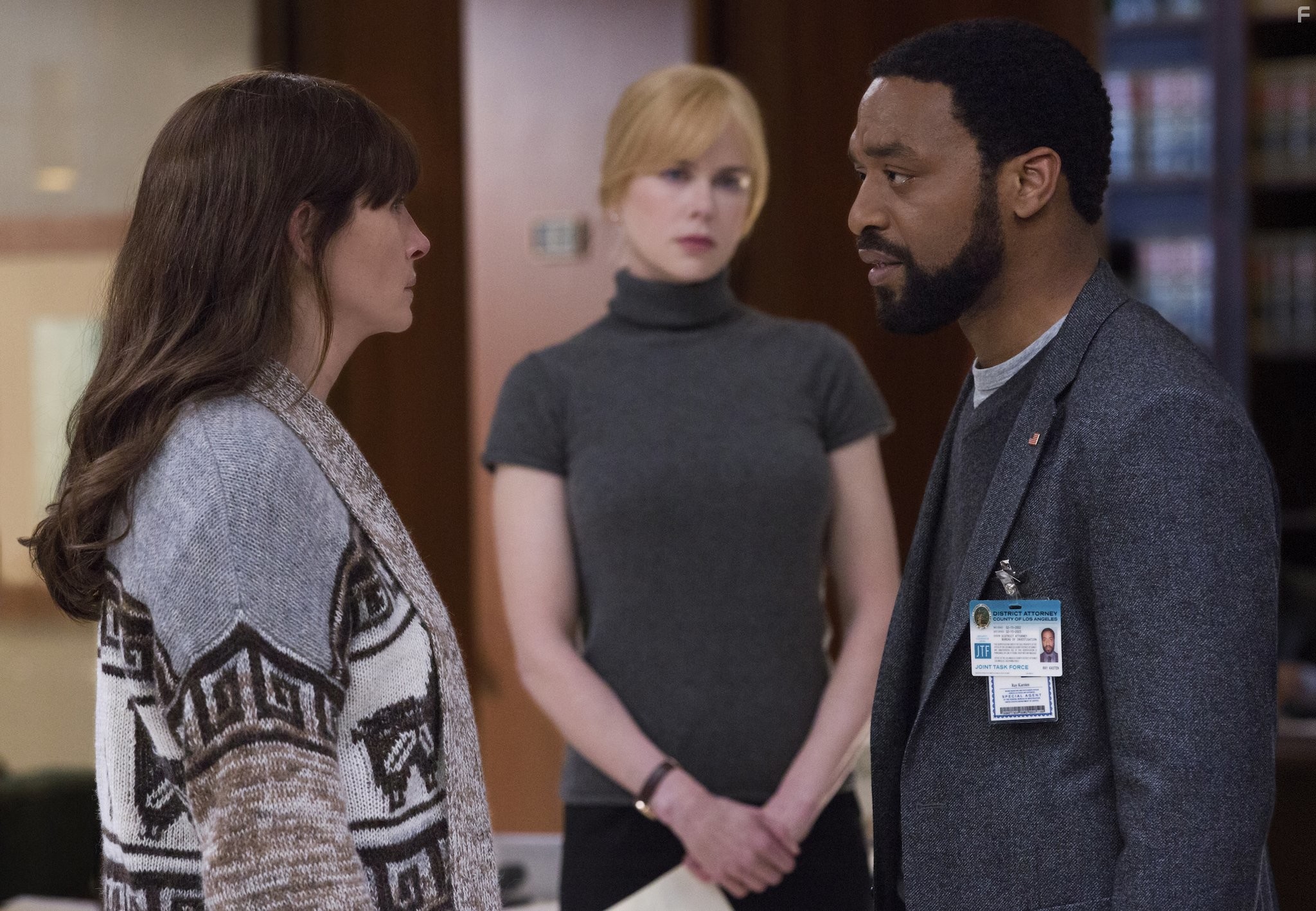 Nicole Kidman, Julia Roberts, and Chiwetel Ejiofor in Тайна в их глазах (2015)