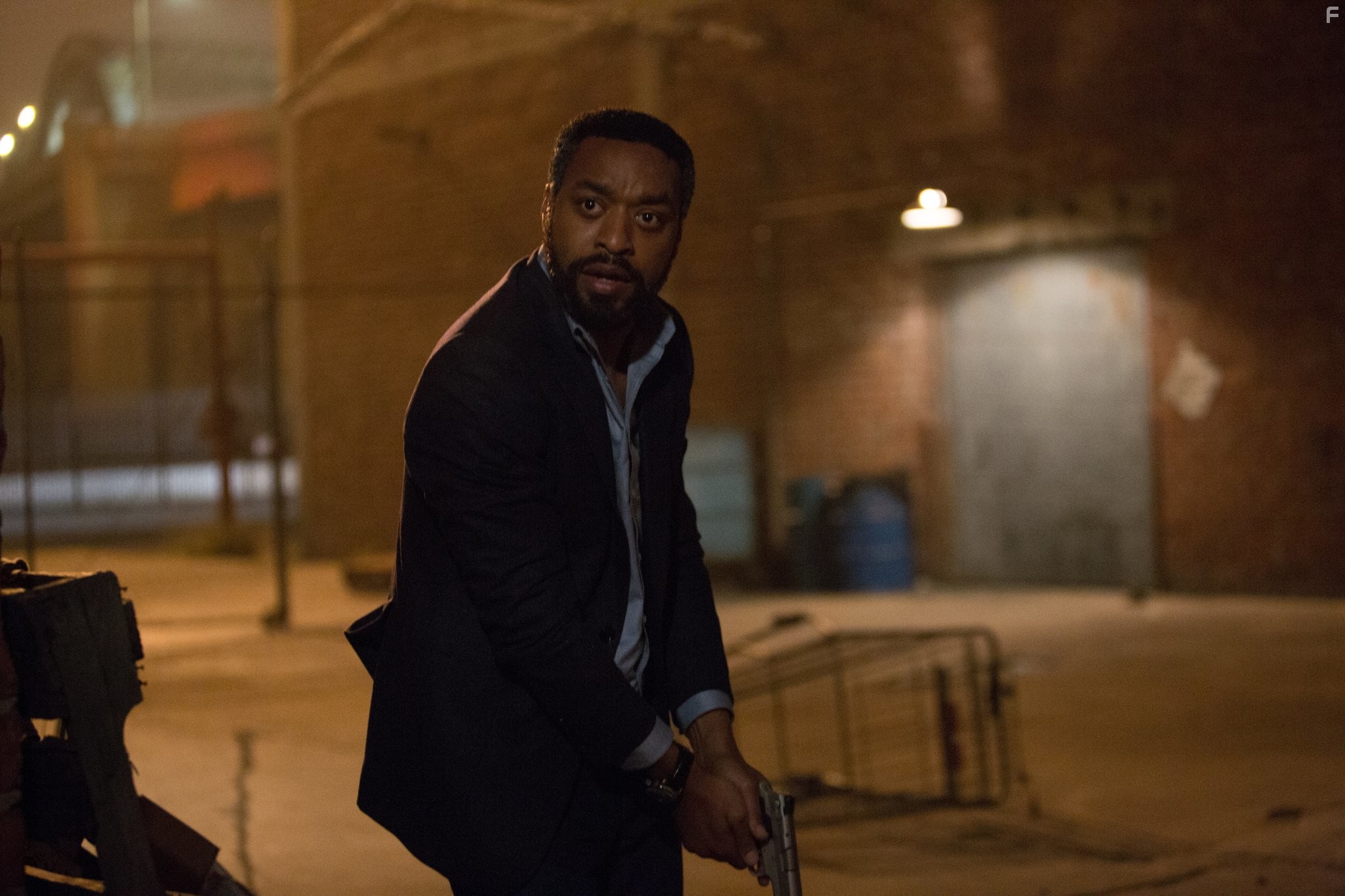 Chiwetel Ejiofor in Тайна в их глазах (2015)