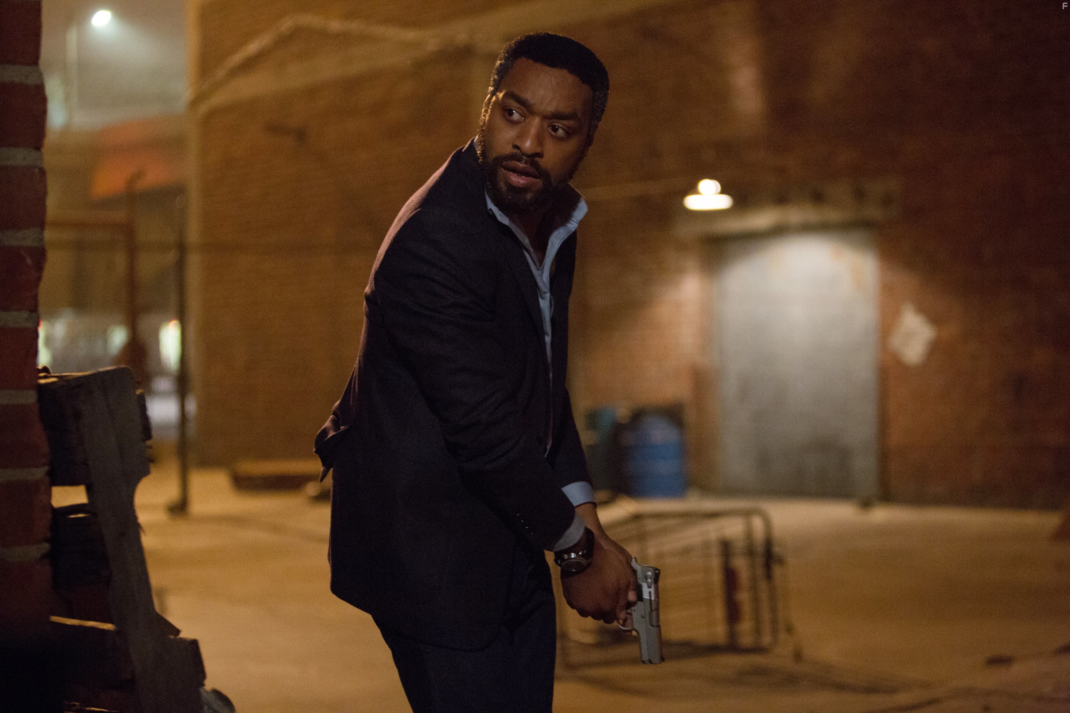 Chiwetel Ejiofor in Тайна в их глазах (2015)