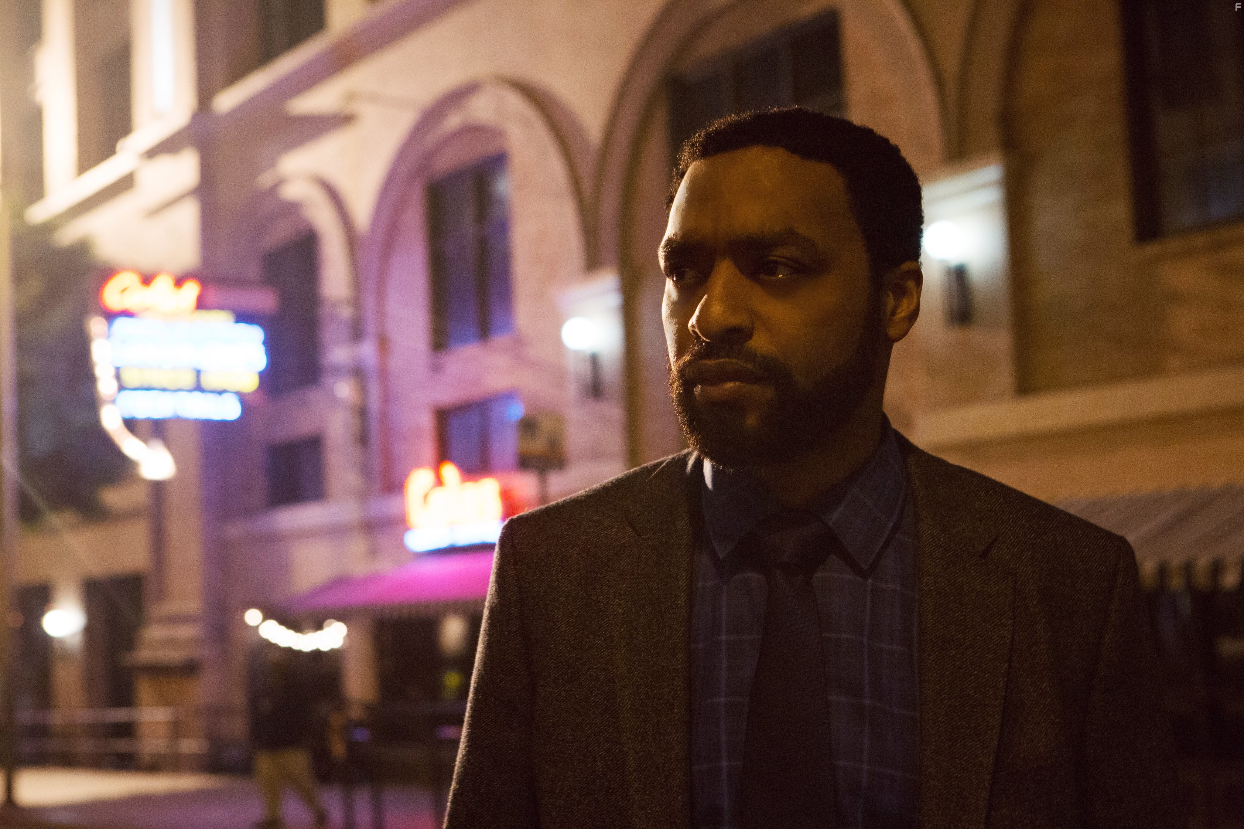 Chiwetel Ejiofor in Тайна в их глазах (2015)