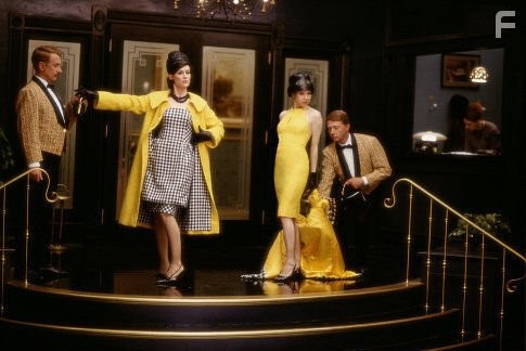 Ren?e Zellweger and Sarah Paulson in К черту любовь! (2003)